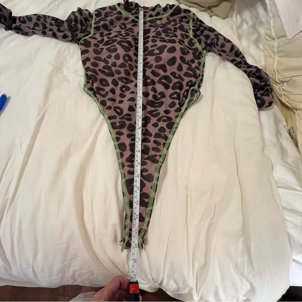 Leopard Animal Print Mock Neck Long Sleeve Bodysuit Size Medium Fits Small - Picture 14 of 14